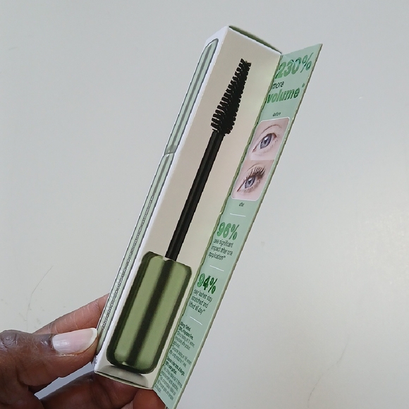 Clinique Lash Power Volume Mascara in Green Packaging - Picture 6 of 6